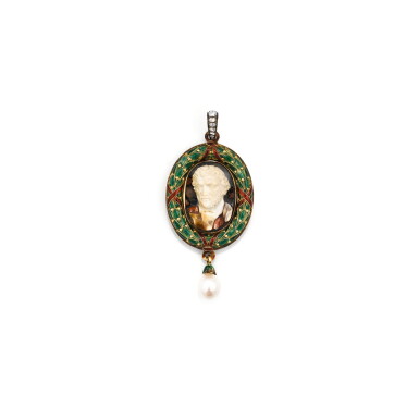 View full screen - View 1 of Lot 14. PENDENTIF CAMÉE SARDONYX, PERLE ET DIAMANTS, FROMENT-MEURICE, VERS 1875 | SARDONYX CAMEO, PEARL AND DIAMOND PENDANT, FROMENT-MEURICE, CIRCA 1875.