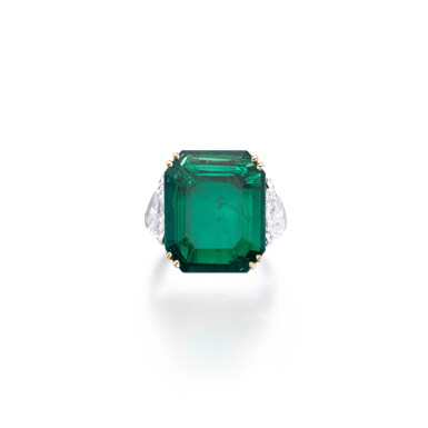 View full screen - View 1 of Lot 284. Impressive emerald and diamond ring | 祖母綠配鑽石戒指.