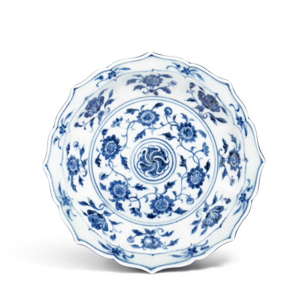 View full screen - View 1 of Lot 2. A small blue and white 'floral' barbed dish, Ming dynasty, Yongle period | 明永樂 青花花卉紋菱花式小盤.