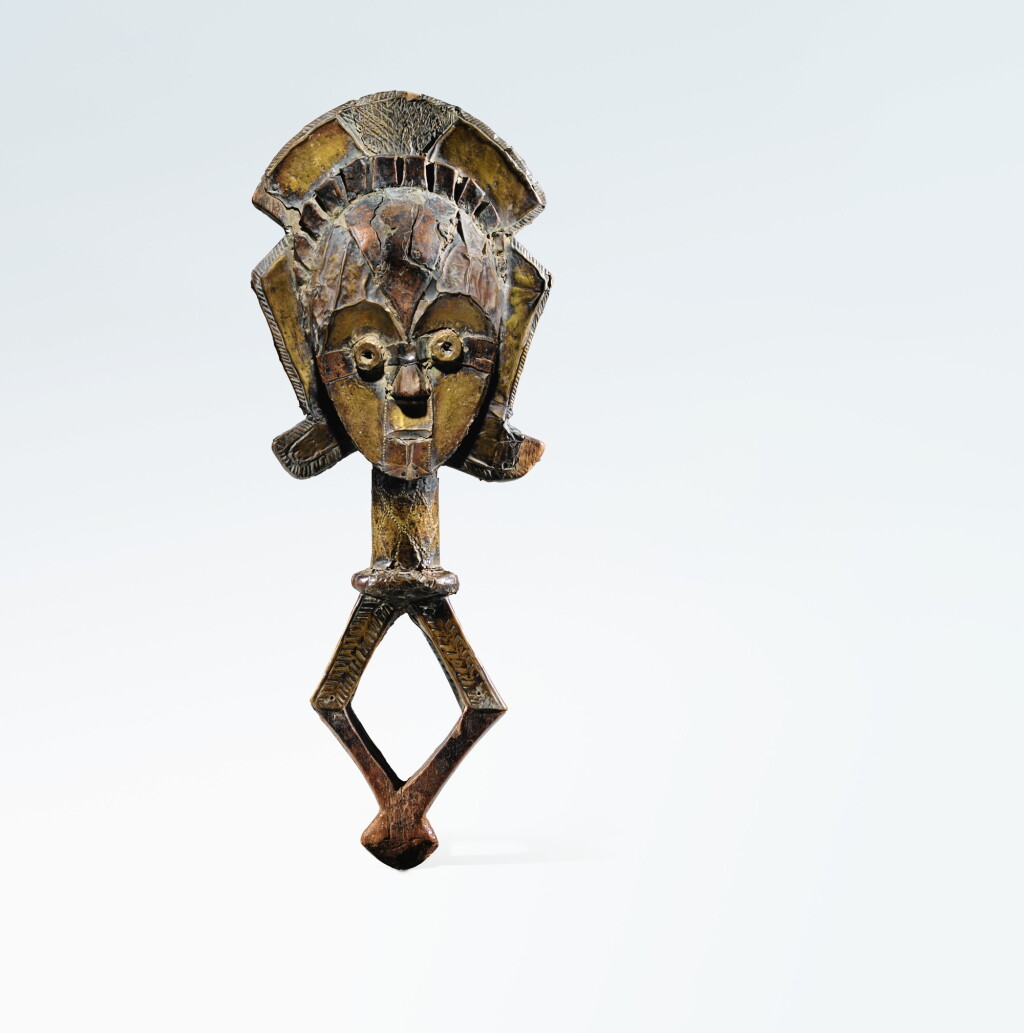 View full screen - View 1 of Lot 2. FIGURE DE RELIQUAIRE, KOTA, GABON.