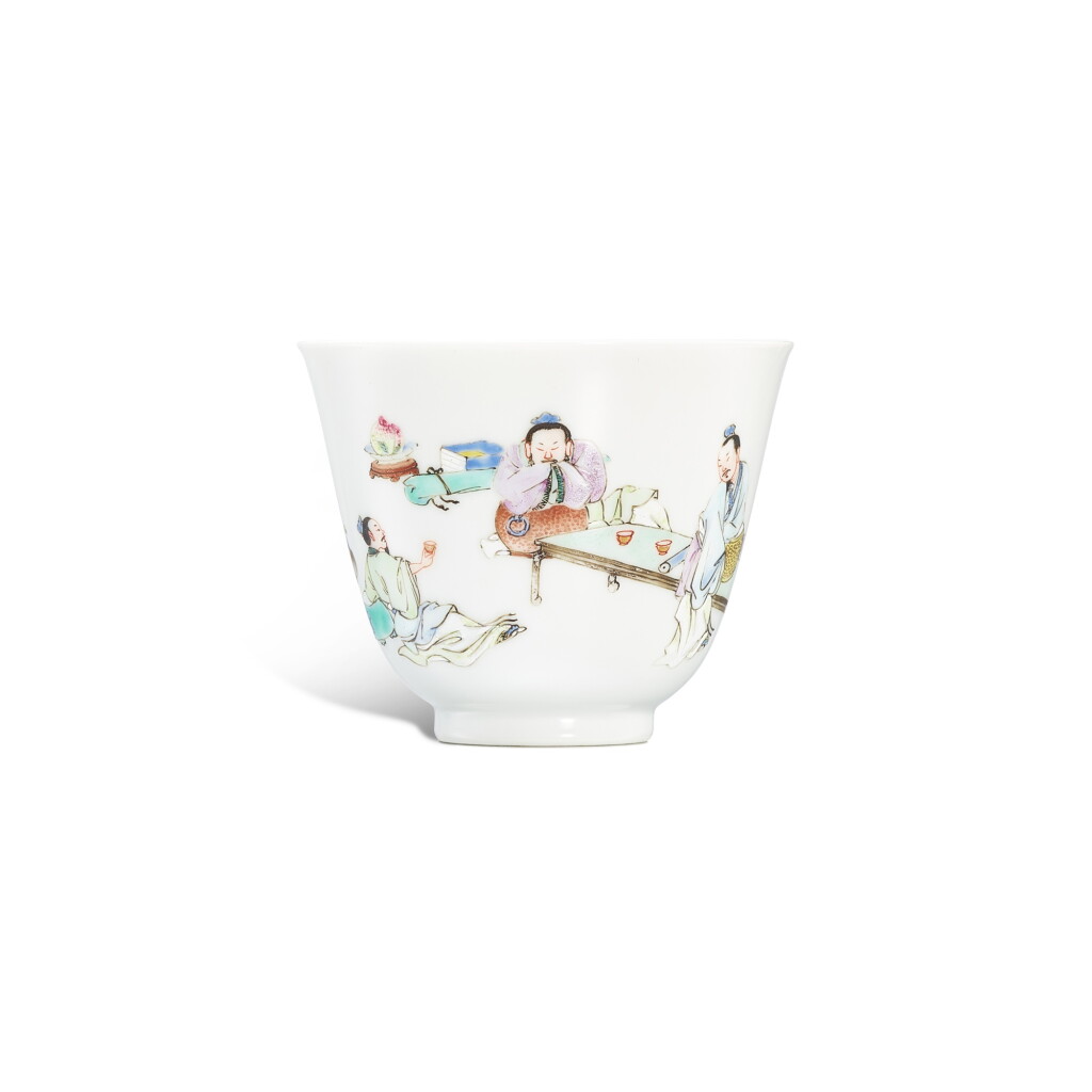 View full screen - View 1 of Lot 3730. A fine famille-rose 'scholar drinking wine' cup, Qing Dynasty, Yongzheng period | 清雍正 粉彩高仕舉酌圖酒盃.