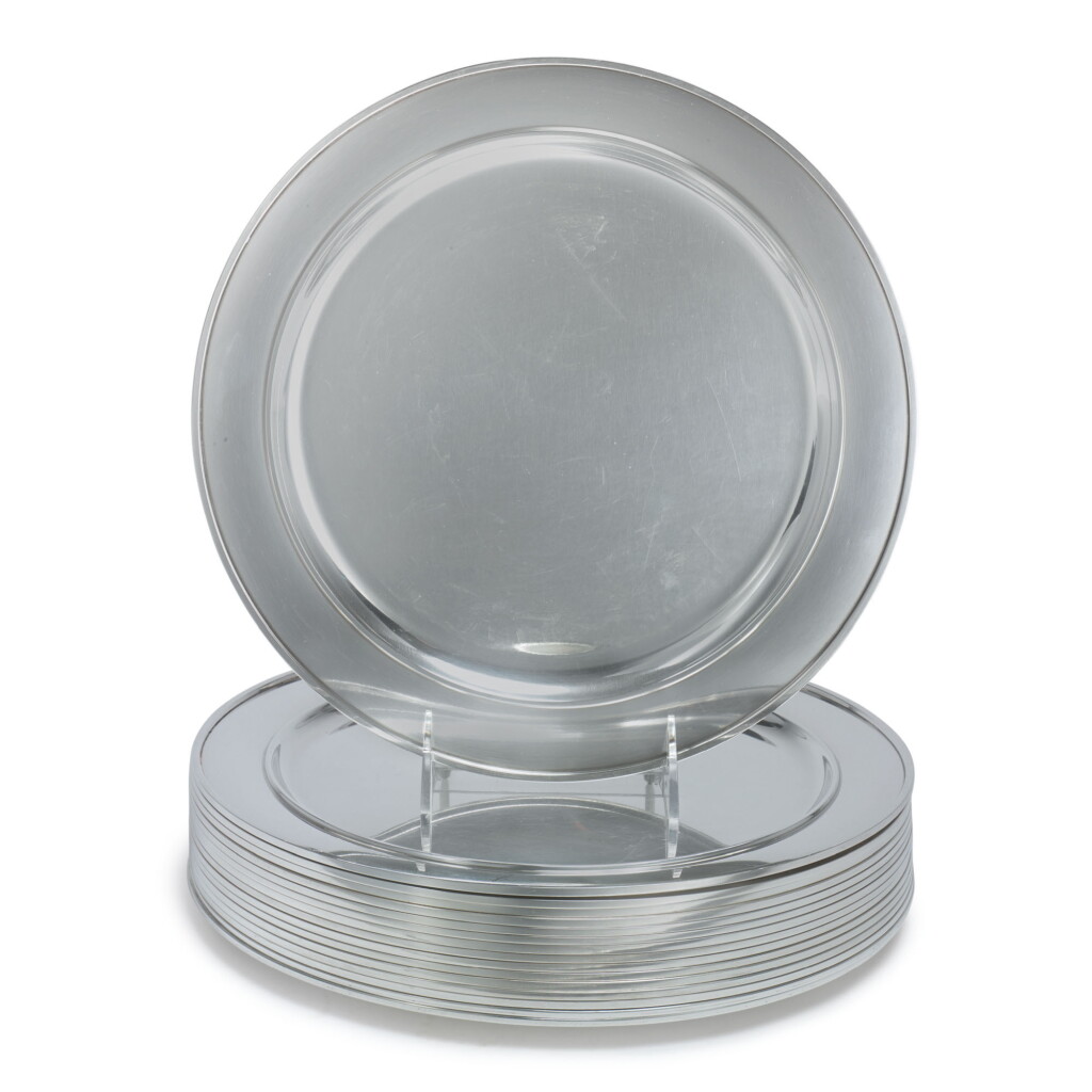 View full screen - View 1 of Lot 949. A SET OF SIXTEEN DANISH SILVER DINNER PLATES, NO. 849D, GEORG JENSEN SILVERSMITHY, COPENHAGEN, 20TH CENTURY.