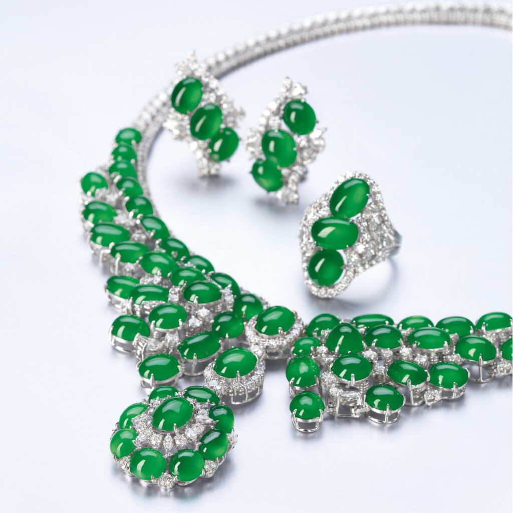 View full screen - View 1 of Lot 1644. JADEITE AND DIAMOND PARURE 天然翡翠 配 鑽石 套裝.