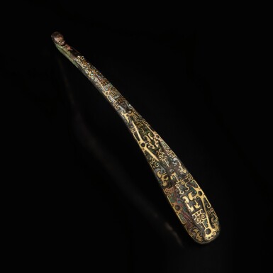 View full screen - View 1 of Lot 47. A large turquoise-inlaid gilt-bronze belthook, Warring States period - Han dynasty | 戰國至漢 銅錯金嵌綠松石幾何紋帶鉤.