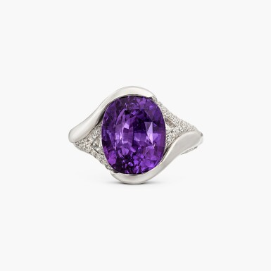View full screen - View 1 of Lot 1423. Purple Sapphire and Diamond Ring | 10.03克拉 天然「斯里蘭卡」未經加熱紫色剛玉 配 鑽石 戒指.