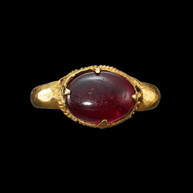View full screen - View 1 of Lot 1065. A solid gold and garnet ring Khmer, 7th - 12th century | 高棉 七至十二世紀 金嵌石榴石戒指.