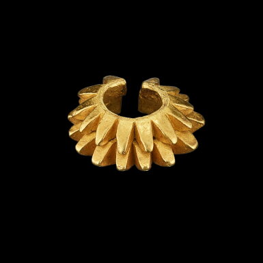 View full screen - View 1 of Lot 1031. A double-layered solid gold earring Java, Indonesia, 7th - 12th century | 印尼爪哇 七至十二世紀 雙層金耳飾.