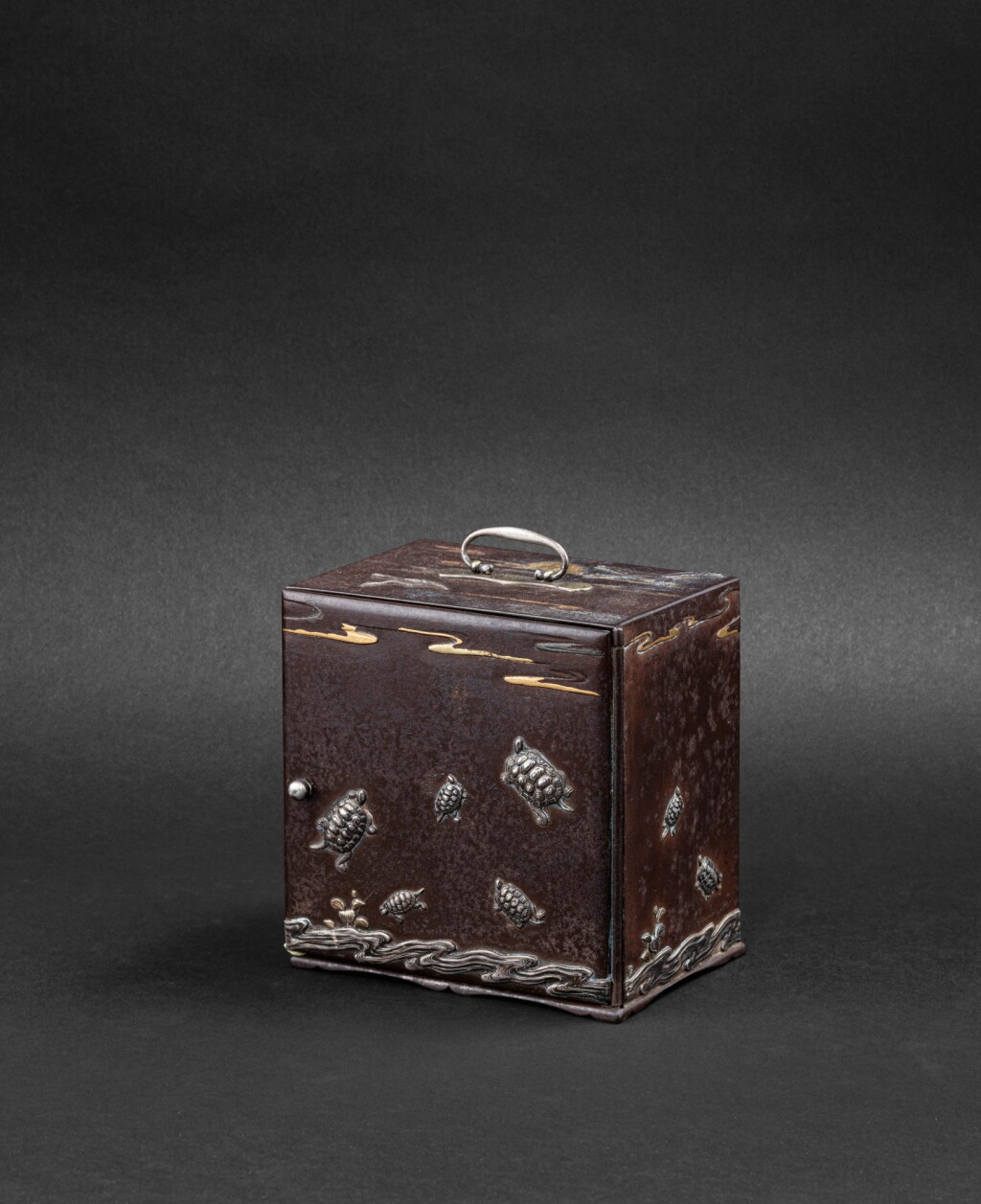 View full screen - View 1 of Lot 249. Petit Kodansu en fer incrusté Japon, période Meiji | 日本 明治時期 鐵嵌金銀海龜紋小提盒 | An iron inlaid miniature Kodansu decorated with turtles, Japan, Meiji period .