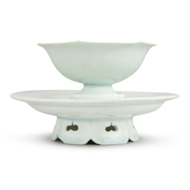 View full screen - View 1 of Lot 229. A Qingbai lobed cup and stand, Southern Song dynasty | 南宋 青白釉花式盞及盞托.