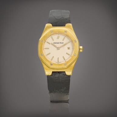 View full screen - View 1 of Lot 8760. Quartz Royal Oak | A yellow gold wristwatch with date, Circa 1990 | 愛彼 | 皇家橡樹石英系列 | 黃金腕錶,備日期顯示,約1990年製.