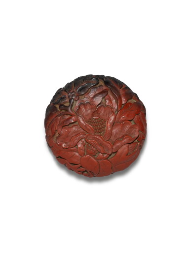 View full screen - View 1 of Lot 29. A carved cinnabar lacquer 'peony' box and cover, Ming dynasty, 16th century | 明十六世紀 剔紅牡丹紋印盒.