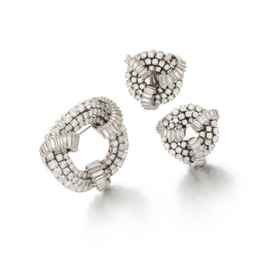 View full screen - View 1 of Lot 97. Diamond brooch and earrings (Spilla e orecchini in diamanti).