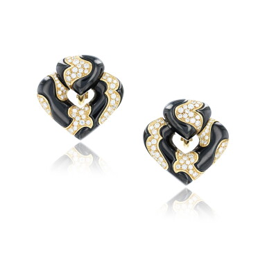 View full screen - View 1 of Lot 196. Paire de boucles d'oreille or et diamants, "Fattypard Pavé" | Pair of gold and diamond earrings, 'Fattypard Pavé'.