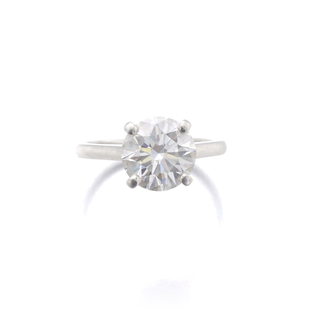 View full screen - View 1 of Lot 501. DE BEERS | DIAMOND RING.