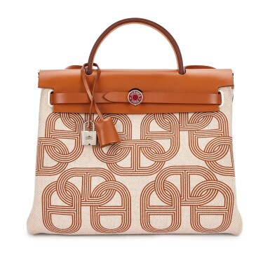 View full screen - View 1 of Lot 5550. Natural Vache Hunter and Ecru Toile H Plume CC Circuit 24 HSS Herbag Zip 31 Rouge H Enamel and Palladium Hardware, 2023.