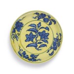An extremely fine and rare yellow-ground and underglaze-blue dish Mark and period of Hongzhi | 明弘治 黄地青花梔子花紋盤 《大明弘治年製》款