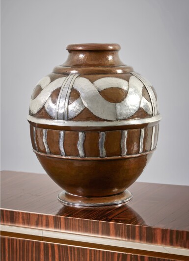 View full screen - View 1 of Lot 35. Vase.