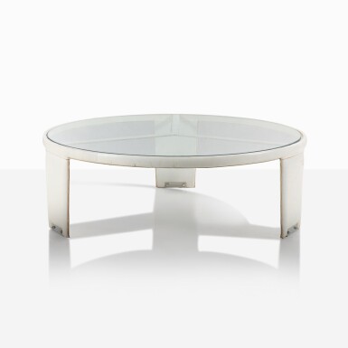View full screen - View 1 of Lot 86. Table basse circulaire.