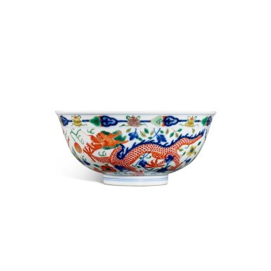 View full screen - View 1 of Lot 3406. A famille-verte 'dragon and phoenix' bowl, Mark and period of Guangxu | 清光緒 五彩龍鳳呈祥紋盌 《大清光緒年製》款.