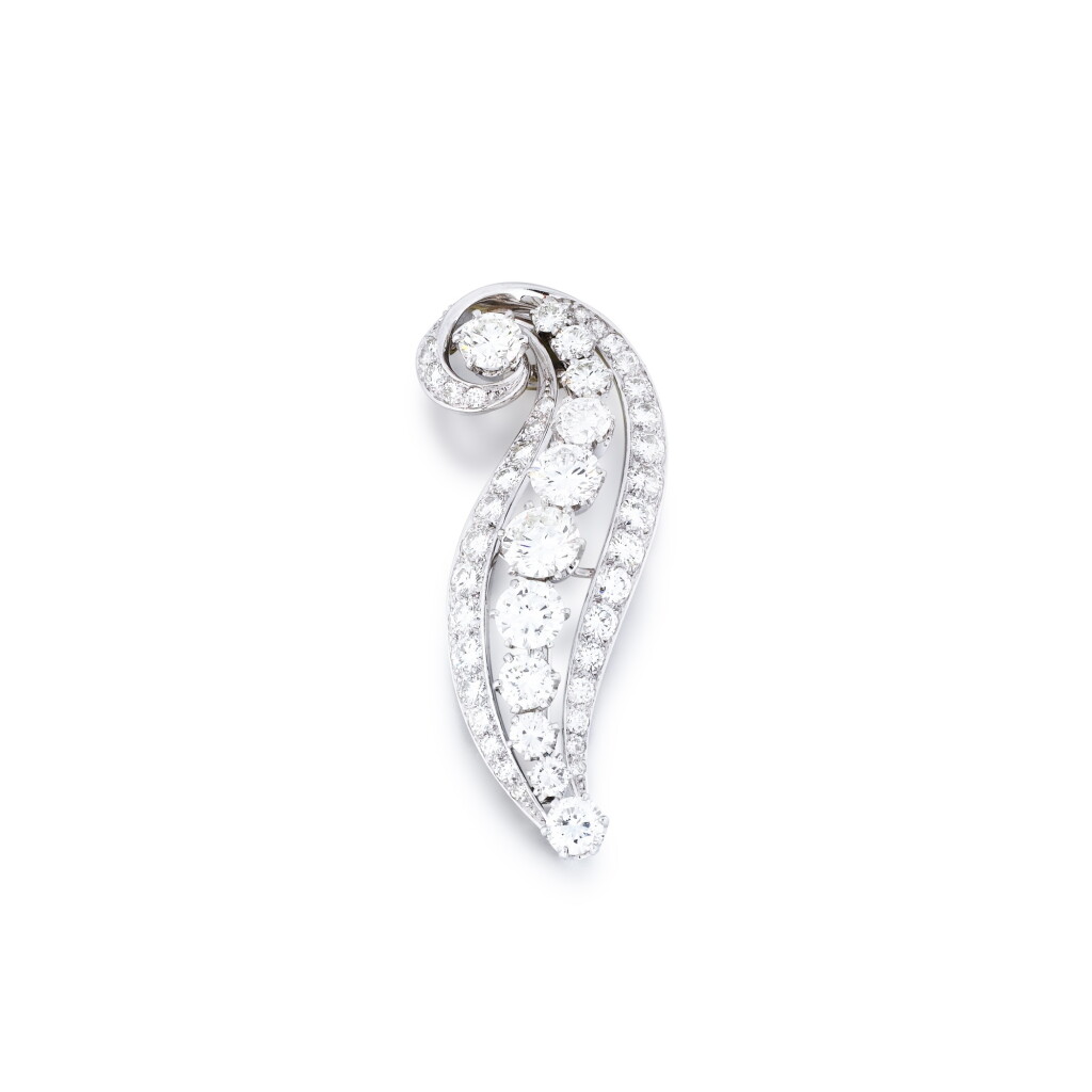 View full screen - View 1 of Lot 61. Broche diamants | Diamond brooch.