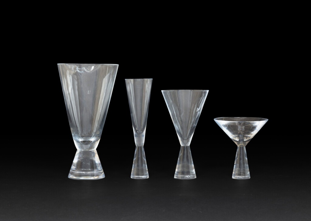 View full screen - View 1 of Lot 2111. Gucci, A crystal service part | Gucci, Partie de service en cristal.