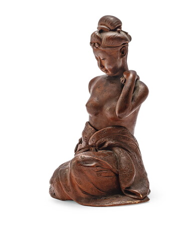 View full screen - View 1 of Lot 115. STATUETTE DE JEUNE FEMME EN TERRE CUITE, SIGNÉE SAISHASHUN JAPON, ÉPOQUE TAISHO | 日本 大正時期 美人陶像 | A pottery figure of a seated woman, Japan, Taisho period, signed Sais.