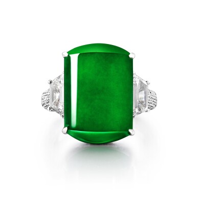 View full screen - View 1 of Lot 201. 'Imperial Jade' Jadeite and Diamond Ring | 天然「帝王綠」翡翠 配 鑽石 戒指.