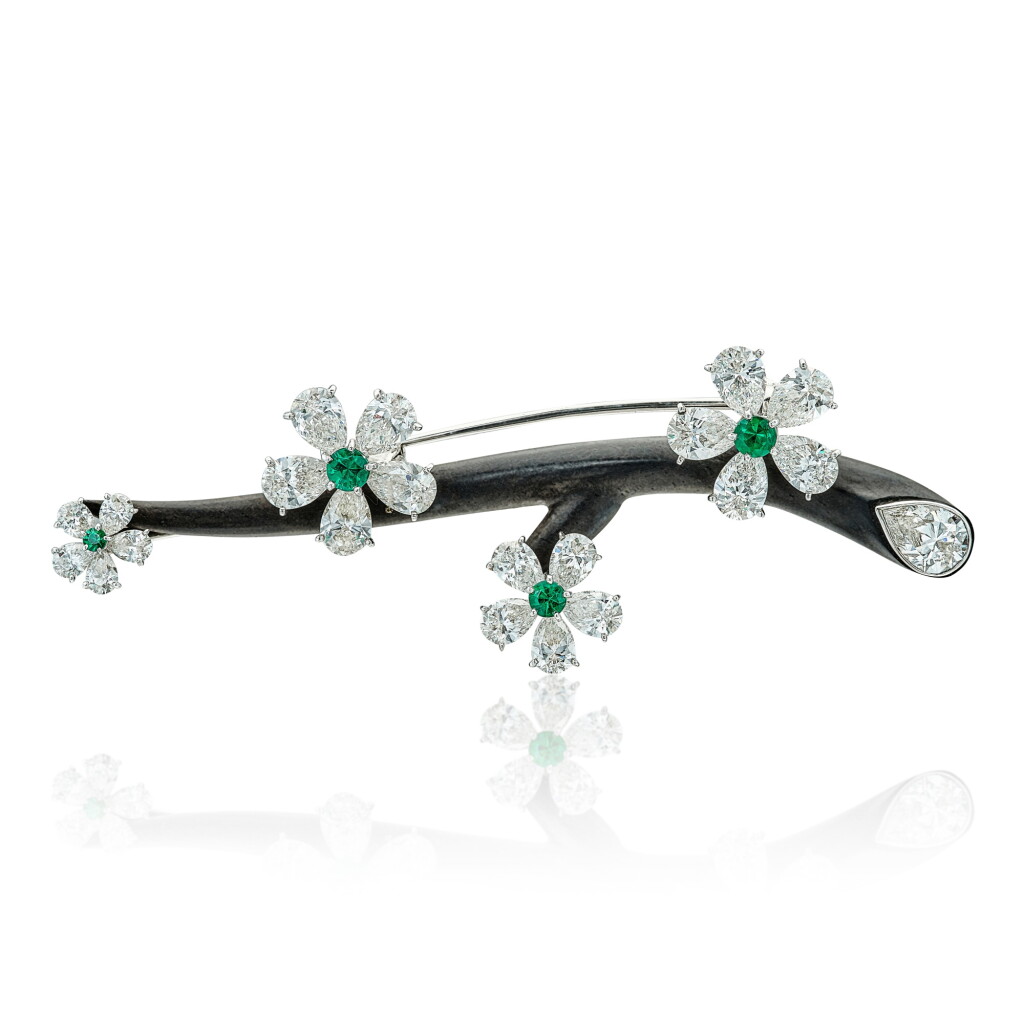 View full screen - View 1 of Lot 1753. An Unique Emerald, Diamond and Ebony Brooch | 梵克雅寶 | 祖母綠, 鑽石 配 烏木 胸針.