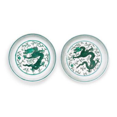 View full screen - View 1 of Lot 202. Two green-enamelled ‘dragon’ dishes, Marks and period of Kangxi | 清康熙 綠彩雲龍紋盤《大清康熙年製》款一組兩件.