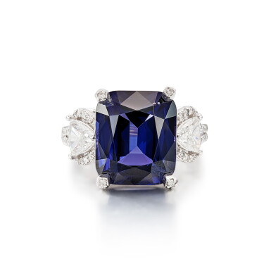 View full screen - View 1 of Lot 2877. Colour-Change Spinel and Diamond Ring | 10.06克拉 天然「緬甸」未經加熱 變色尖晶石 配 鑽石 戒指.