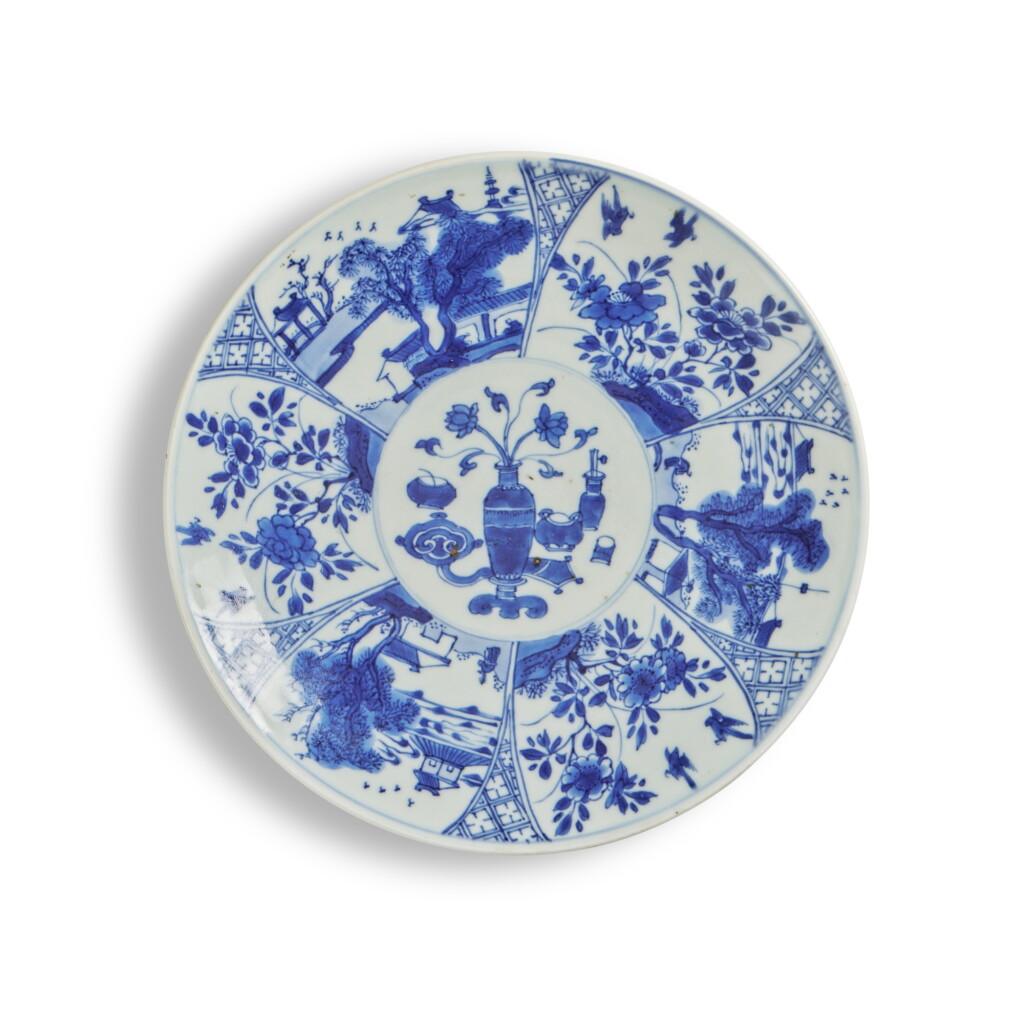 View full screen - View 1 of Lot 707. A Chinese Export Blue and White 'Hundred Antiques' Tazza, Qing Dynasty, Kangxi Period.