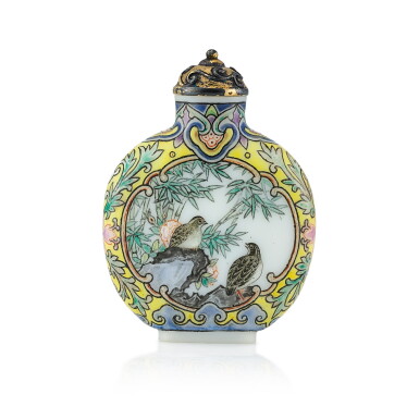 View full screen - View 1 of Lot 3085. A Yellow-Ground Enamel on Glass 'Quails and Magpies' Snuff Bottle 20th century | 二十世紀 料胎畫琺瑯黃地開光安喜圖鼻煙壺 《乾隆年製》仿款.