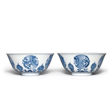 View full screen - View 1 of Lot 11. A pair of blue and white 'phoenix' bowls, Qing dynasty, Kangxi period | 清康熙 青花團鳳紋盌一對 .