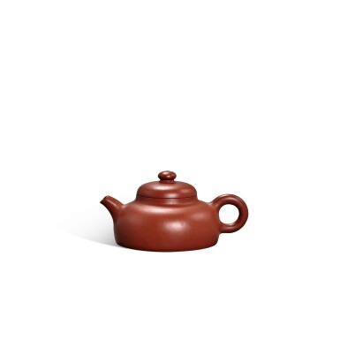 View full screen - View 1 of Lot 5521. An inscribed Yixing teapot, Qing dynasty, Qianlong period | 清乾隆 宜興紫砂壺 《孟臣》仿款.