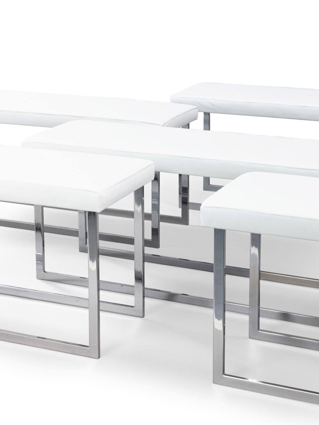 View full screen - View 1 of Lot 2103. XXth century work, Set of five benches, circa 2000 | Travail du XXe siècle, Ensemble de cinq bancs, vers 2000.