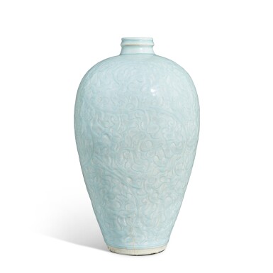 View full screen - View 1 of Lot 5567. A qingbai 'floral' vase, meiping, Southern Song dynasty | 南宋 青白纏枝花卉紋梅瓶.