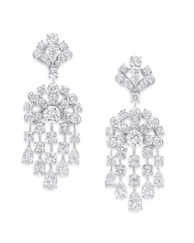 View full screen - View 1 of Lot 14. GRAFF | PAIR OF DIAMOND PENDANT-EARCLIPS 格拉夫 | 鑽石吊耳環一對.