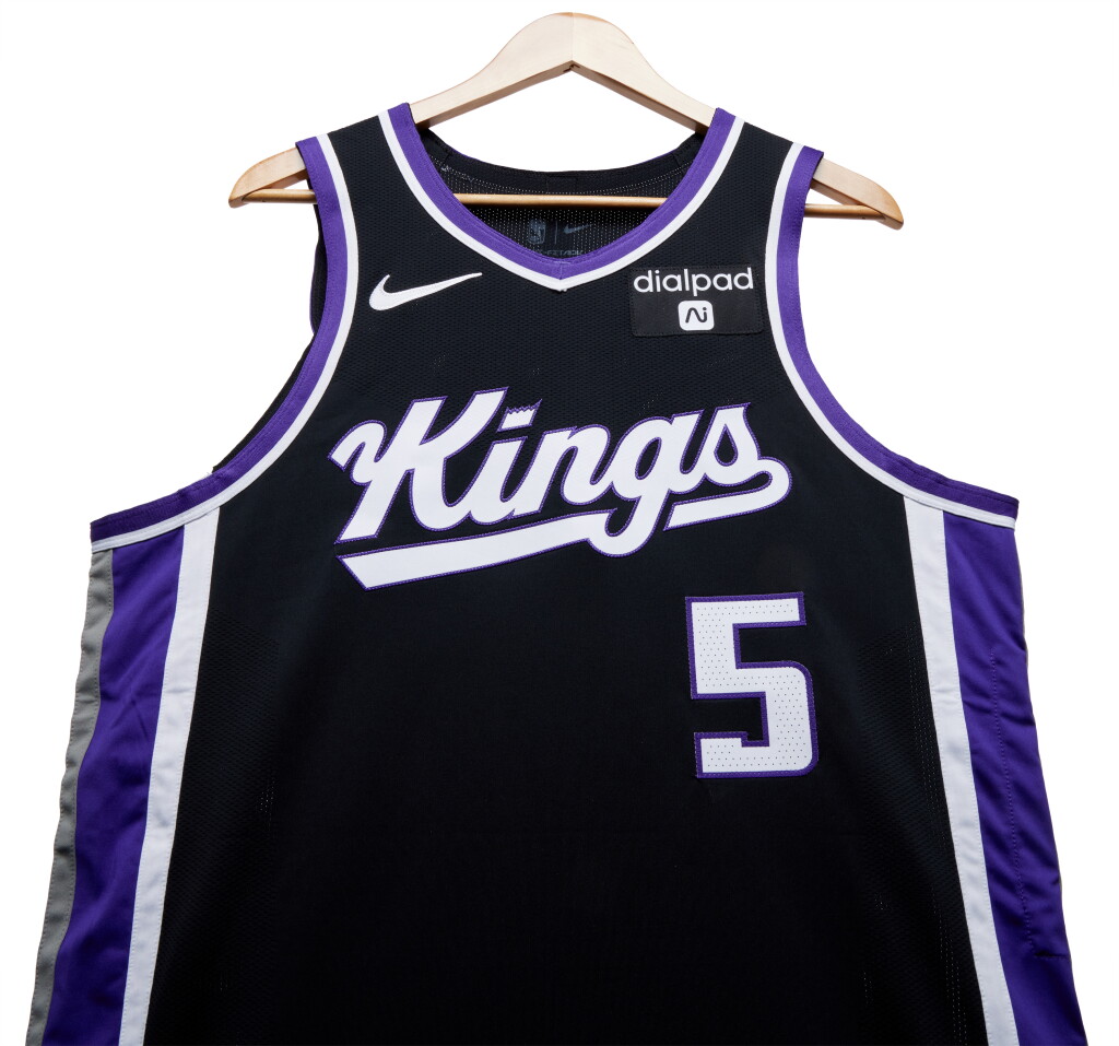 全萤幕检视 - 查看168De’Aaron Fox Sacramento Kings 2023-2024 Game Worn Icon Edition Jersey的1
