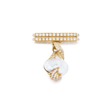 View full screen - View 1 of Lot 27. Cultured pearl and diamond brooch/pendant | Broche/pendentif perle de culture et diamants .
