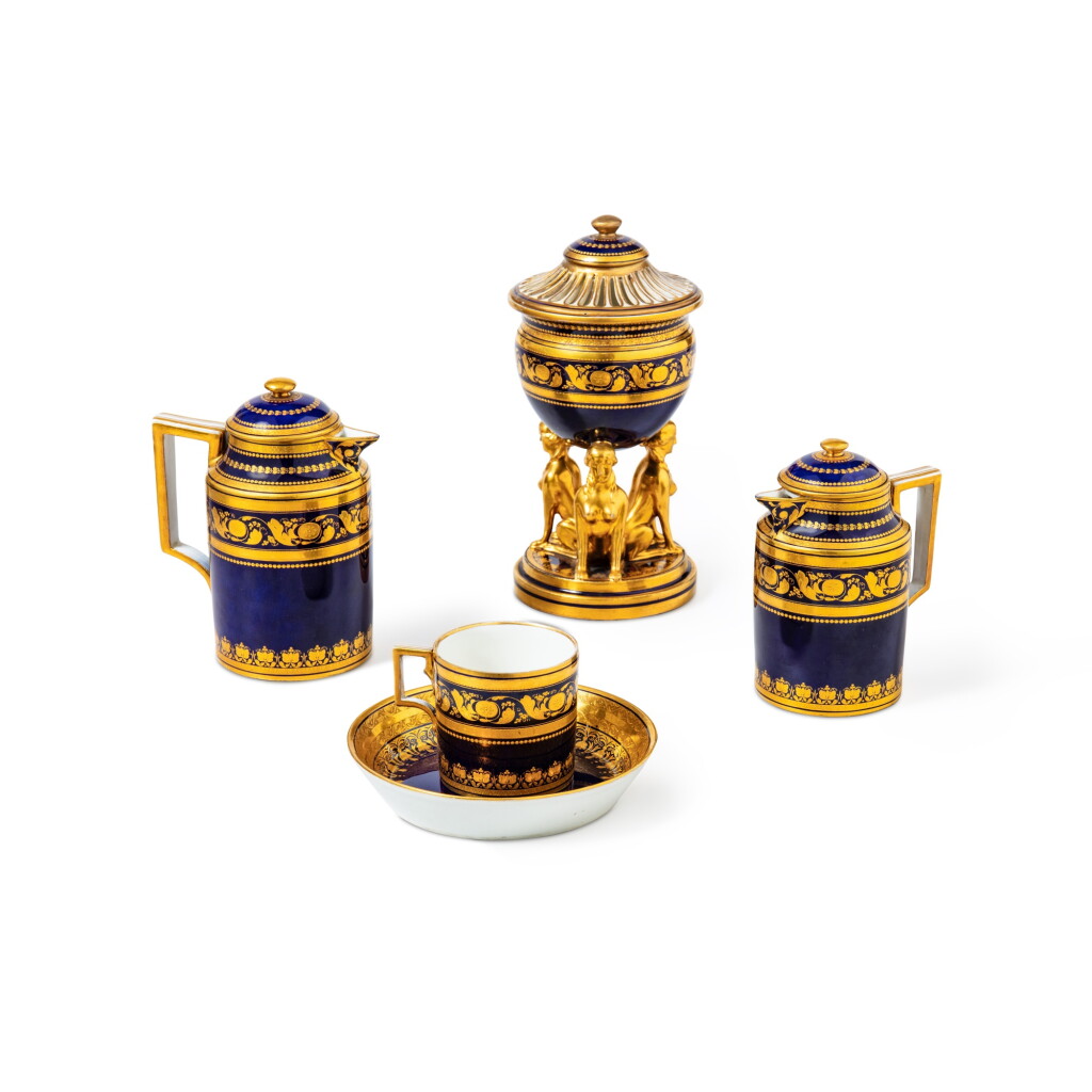 View full screen - View 1 of Lot 1102. A Vienna porcelain cased bachelor service, circa 1801-1802 | Service égoïste en porcelaine de Vienne, vers 1801-1802.
