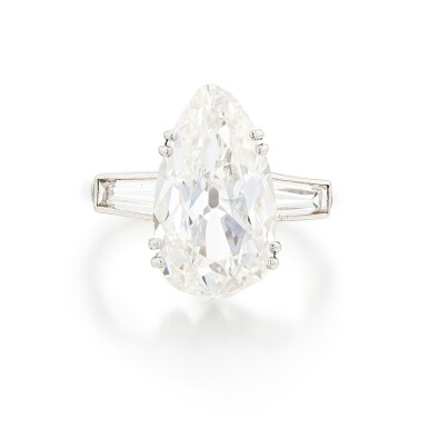 View full screen - View 1 of Lot 713. Chaumet | Bague diamants | Diamond ring.