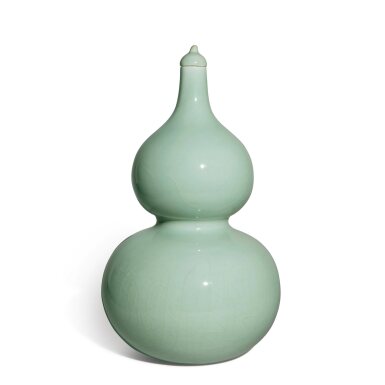 View full screen - View 1 of Lot 211. A rare celadon-glazed double-gourd vase and cover, Seal mark and period of Qianlong | 清乾隆 粉青釉葫蘆蓋瓶 《大清乾隆年製》款.