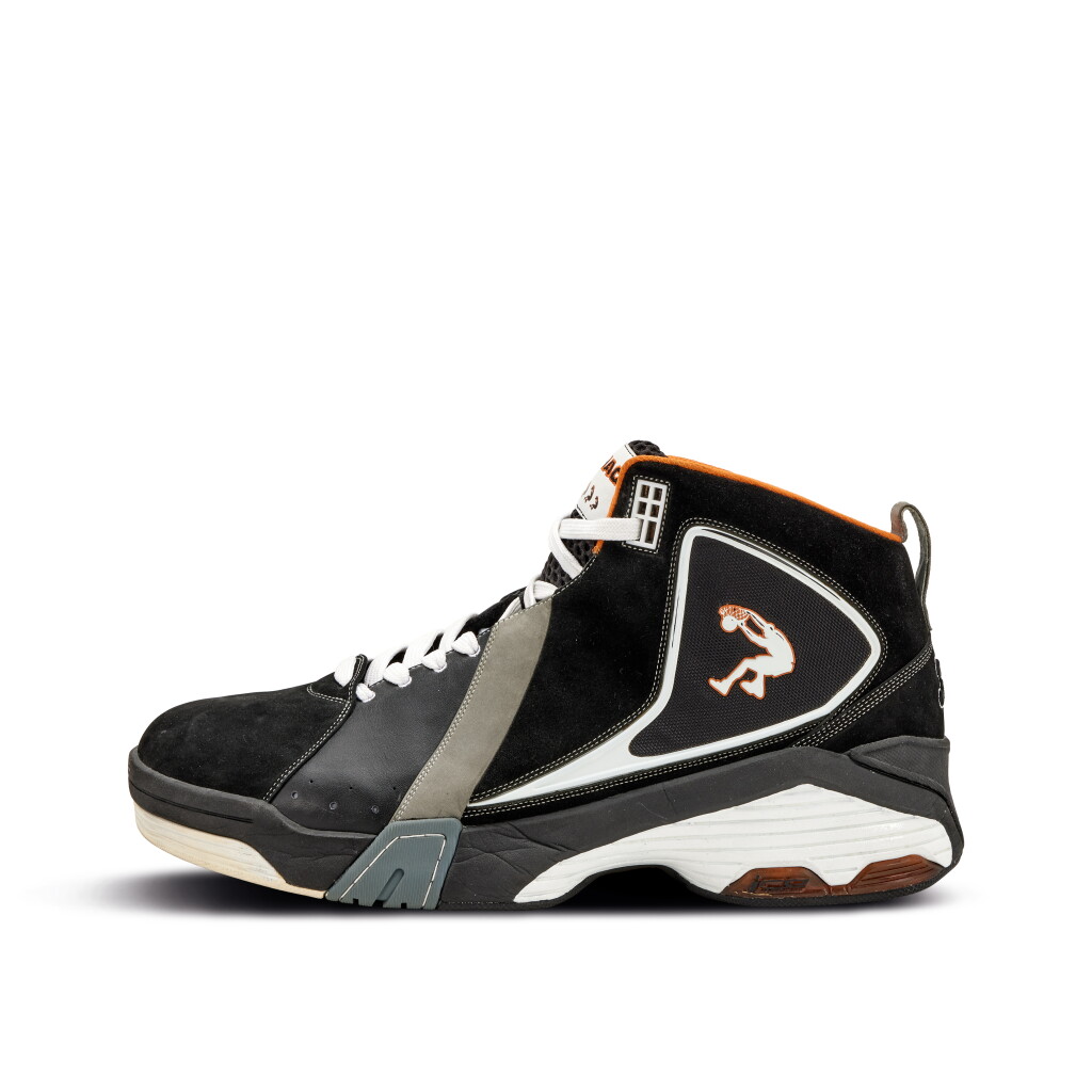 Voir en plein écran - Voir 1 du lot 17. Shaquille O’Neal Phoenix Suns 2008-2009 Game Worn Sneakers .