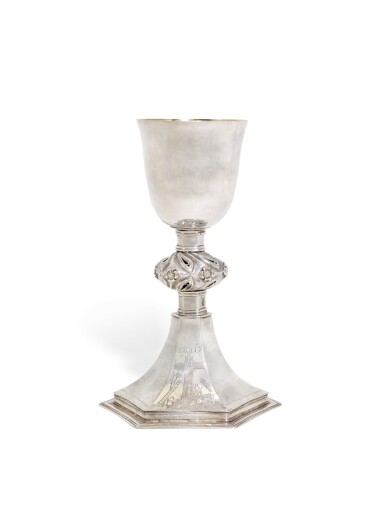 View full screen - View 1 of Lot 128. THE TERLAGH O BRIENE AND ELLINORIE BRIENE CHALICE. A CHARLES I IRISH PROVINCIAL SILVER RECUSANT COMMUNION CUP, MAKER'S MARK ONLY, APPARENTLY INITIALS ABOVE A DEVICE IN A SHIELD, DATED 1643.