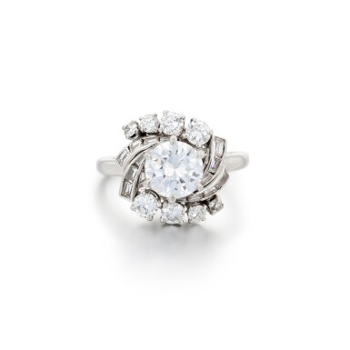 View full screen - View 1 of Lot 37. Bague diamant | Diamond ring.