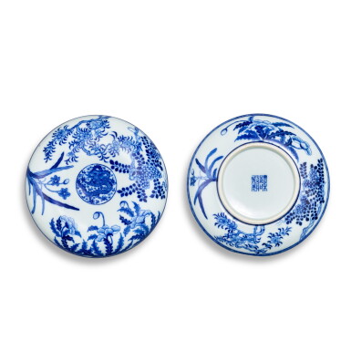 View full screen - View 1 of Lot 3403. A blue and white and famille-rose 'Liuhai' box and cover, Tihe Dian hall mark, Qing dynasty, 19th century | 清十九世紀 外青花內粉彩四季花卉劉海金蟾圖蓋盒 《體和殿製》款.