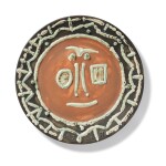 Visage en gros relief (A. R. 408)