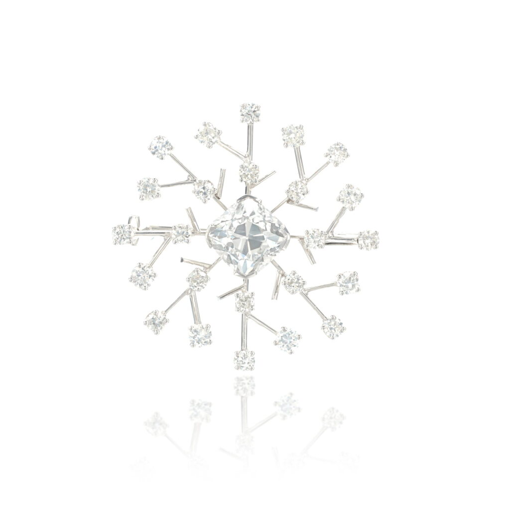 View full screen - View 1 of Lot 855. Diamond brooch/pendant.