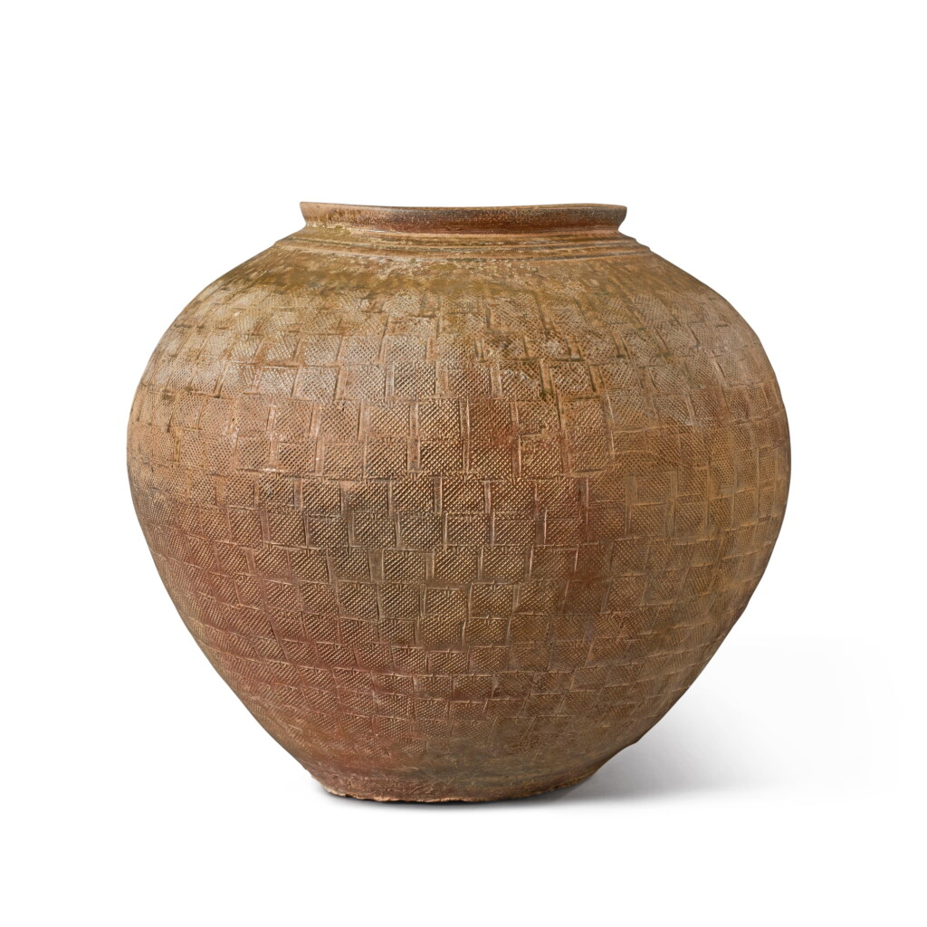 View full screen - View 1 of Lot 1224. A large ash-glazed 'proto-porcelain' jar, Eastern Zhou dynasty, Warring States period | 東周 戰國 原始青瓷印紋大罐.