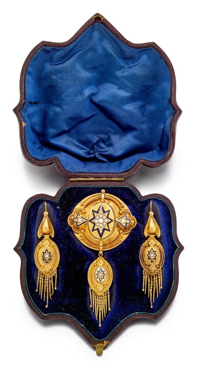 View full screen - View 1 of Lot 9005. Pearl and Enamel Demi-Parure, Circa 1860 | 珍珠 配 琺瑯彩 胸針/吊墜 及 耳墜套裝, 約1890年.